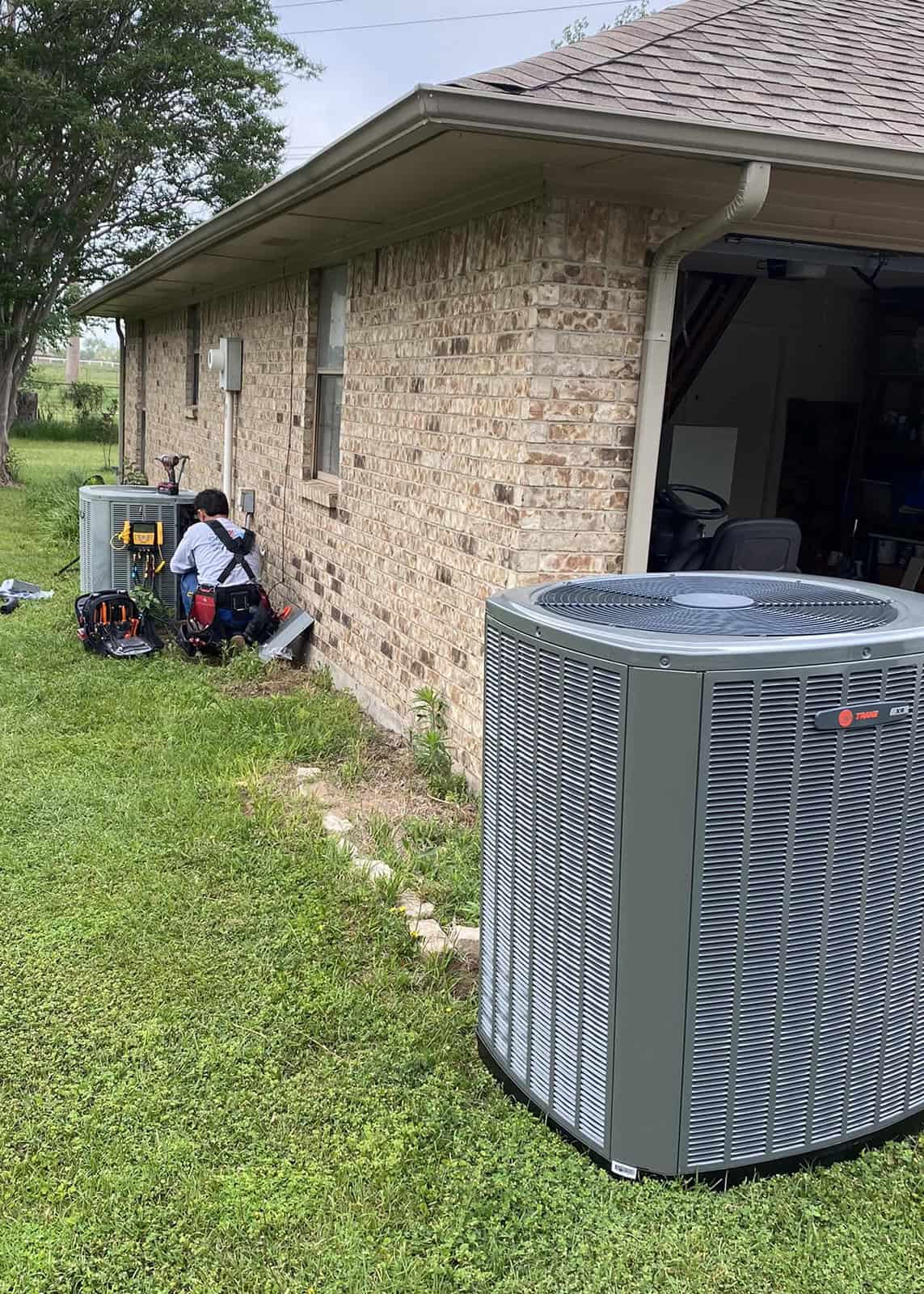 Installing a heat pump at a home in Forney